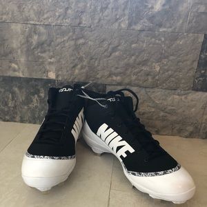 Nike force Air Trout Baseball Cleats